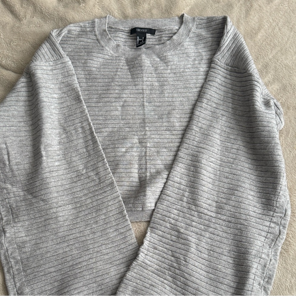 Forever 21 Woman’s Gray Ribbed Crewneck Sweater